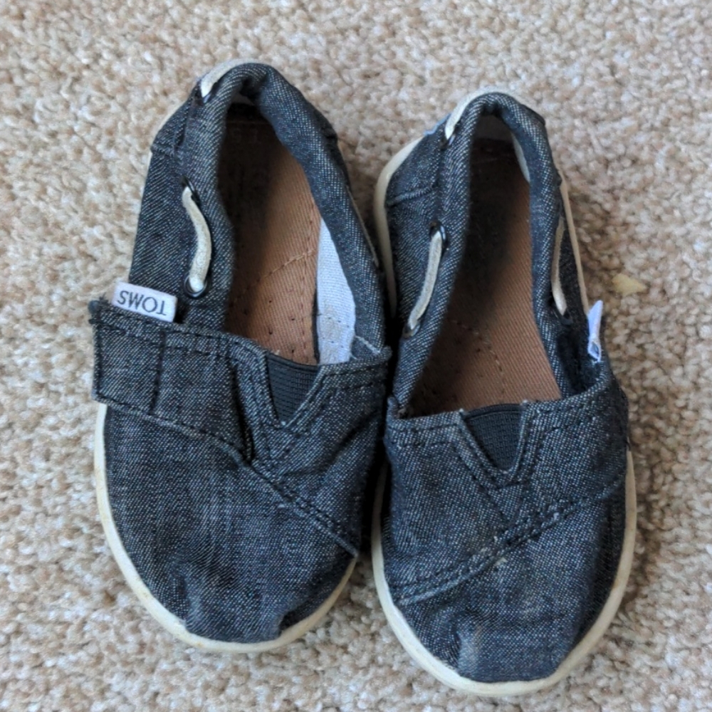 TOMs baby shoes